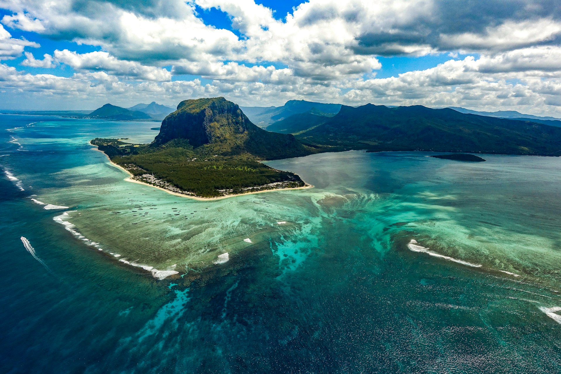 Underwater Waterfall_Mauritius